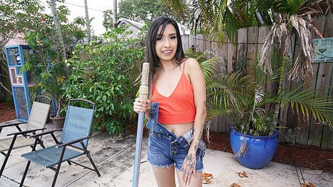 Paulina Ruiz Will Suck Your Dick To Clean Your Pool - Bang